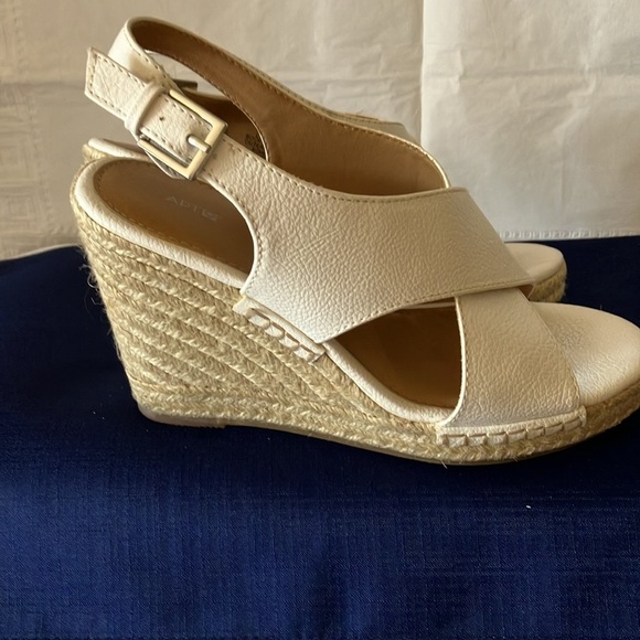 Apt 9 Women’s Sz 8M White Espadrille Wedge Platform Sling Back Open Toe Heels - Picture 4 of 10